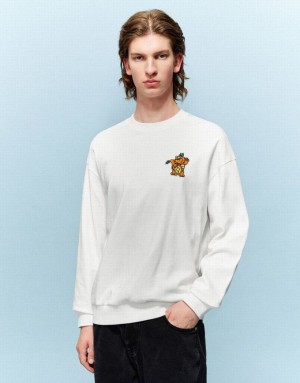 Urban Revivo Cartoon Embossed Crew Neck Men's Sweatshirts White | YIXKPUL-09