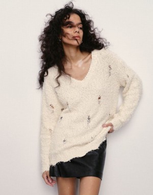 Urban Revivo Crew Neck Knitted Women's Cardigan White | LWHMBJD-68