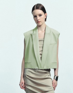 Urban Revivo Cropped Peaked Lapel Women's Blazers Green | QEROHTZ-45