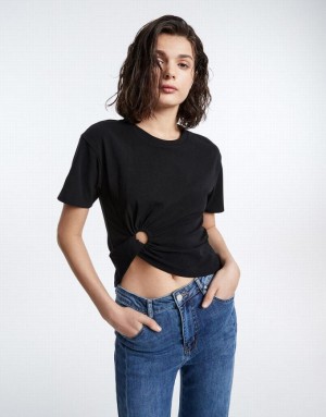 Urban Revivo Cropped With Ring Detail Women's T-Shirts Black | JACKQIU-05