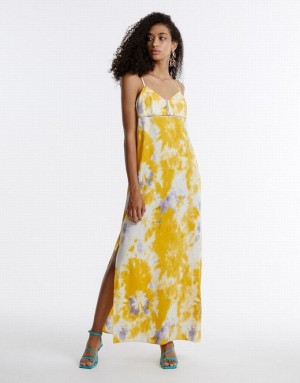 Urban Revivo Flowy Floral Women's Casual Dress Yellow | MRKYAGO-34