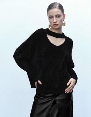 Urban Revivo Keyhole Neck Furry Knitted Women's Cardigan Black | HRCFGUP-69