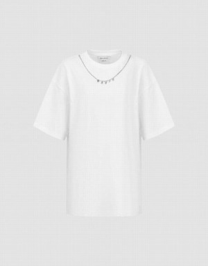 Urban Revivo Necklace Decor Crew Neck Loose Women's T-Shirts White | OHYCAQP-65