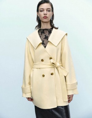 Urban Revivo Sailor Collar Neck Straight Women's Coats Yellow | OCRGPTN-04