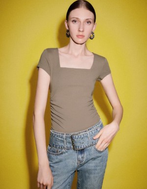 Urban Revivo Square-cut Collar Skinny Women's T-Shirts Olive | QXGJWEB-05