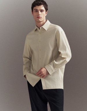 Urban Revivo Textured Loose Men's Shirts Khaki | YUAKOEN-54