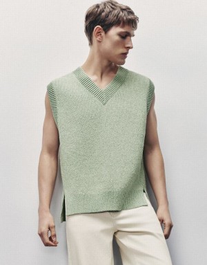 Urban Revivo V-Neck Knitted Men's Cardigan Green | AUPDZVB-84