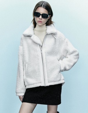 Urban Revivo Zipper Front Furry Women's Coats White | VLEBRQU-67