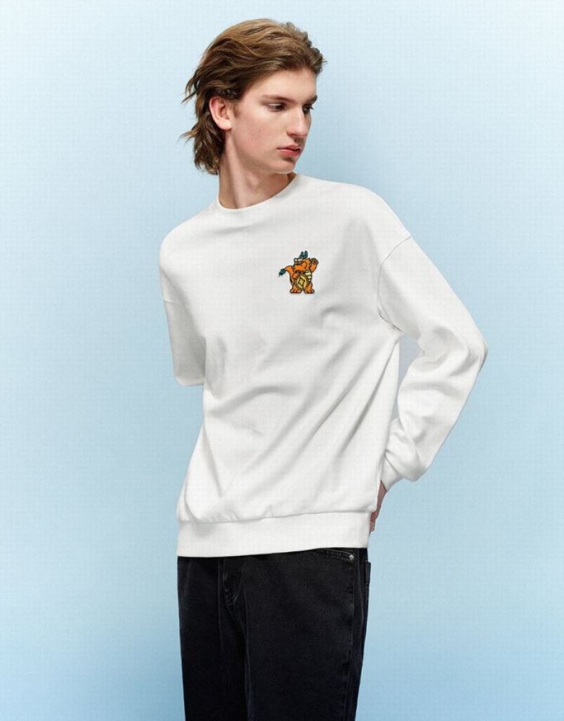 Urban Revivo Cartoon Embossed Crew Neck Men's Sweatshirts White | YIXKPUL-09