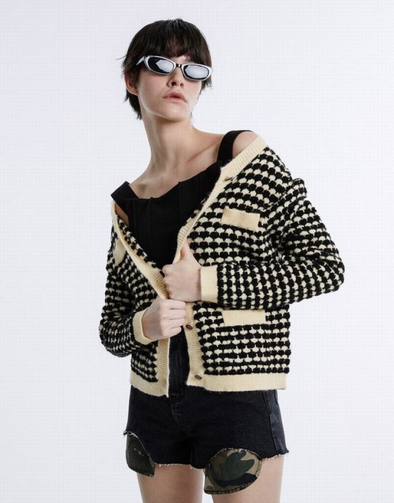 Urban Revivo Checkered Women's Cardigan White | SRWZEUM-95