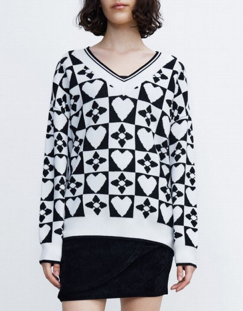 Urban Revivo Heart & Checkered Pattern Women's Sweaters White / Black | VZWOMYX-56