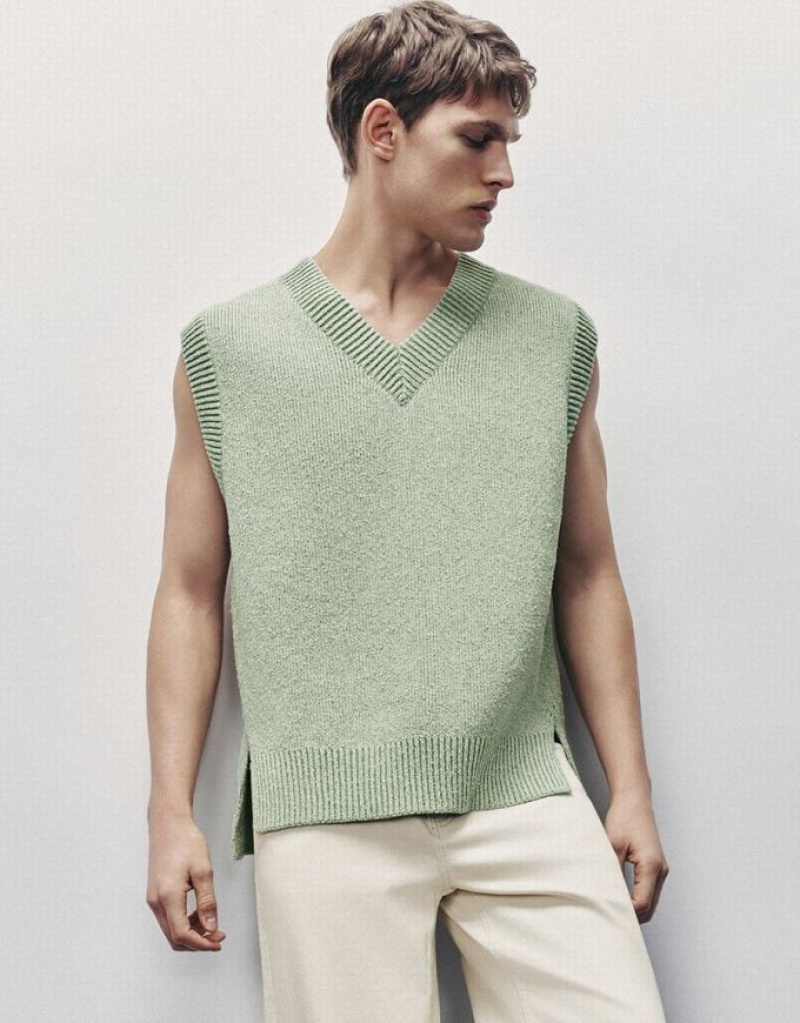 Urban Revivo V-Neck Knitted Men\'s Cardigan Green | AUPDZVB-84